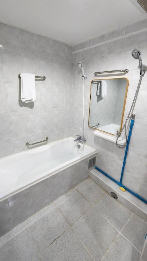 Apartment A4 Dindaeng Bangkok Bagian luar foto