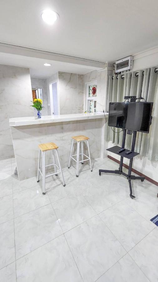 Apartment A4 Dindaeng Bangkok Bagian luar foto