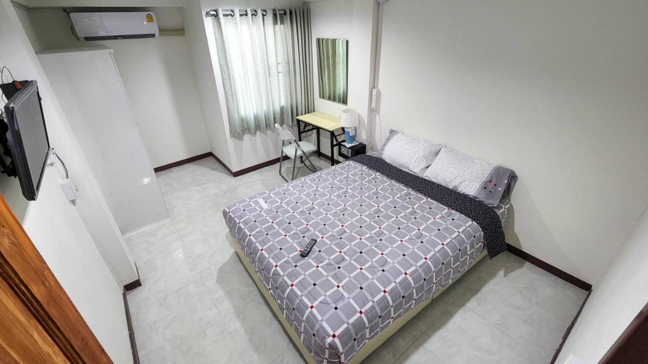 Apartment A4 Dindaeng Bangkok Bagian luar foto