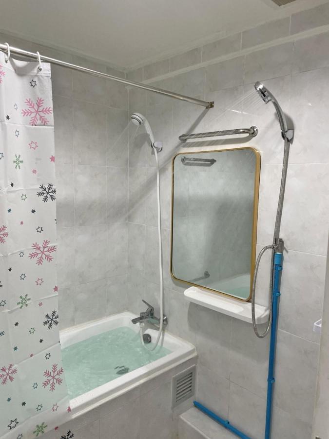 Apartment A4 Dindaeng Bangkok Bagian luar foto