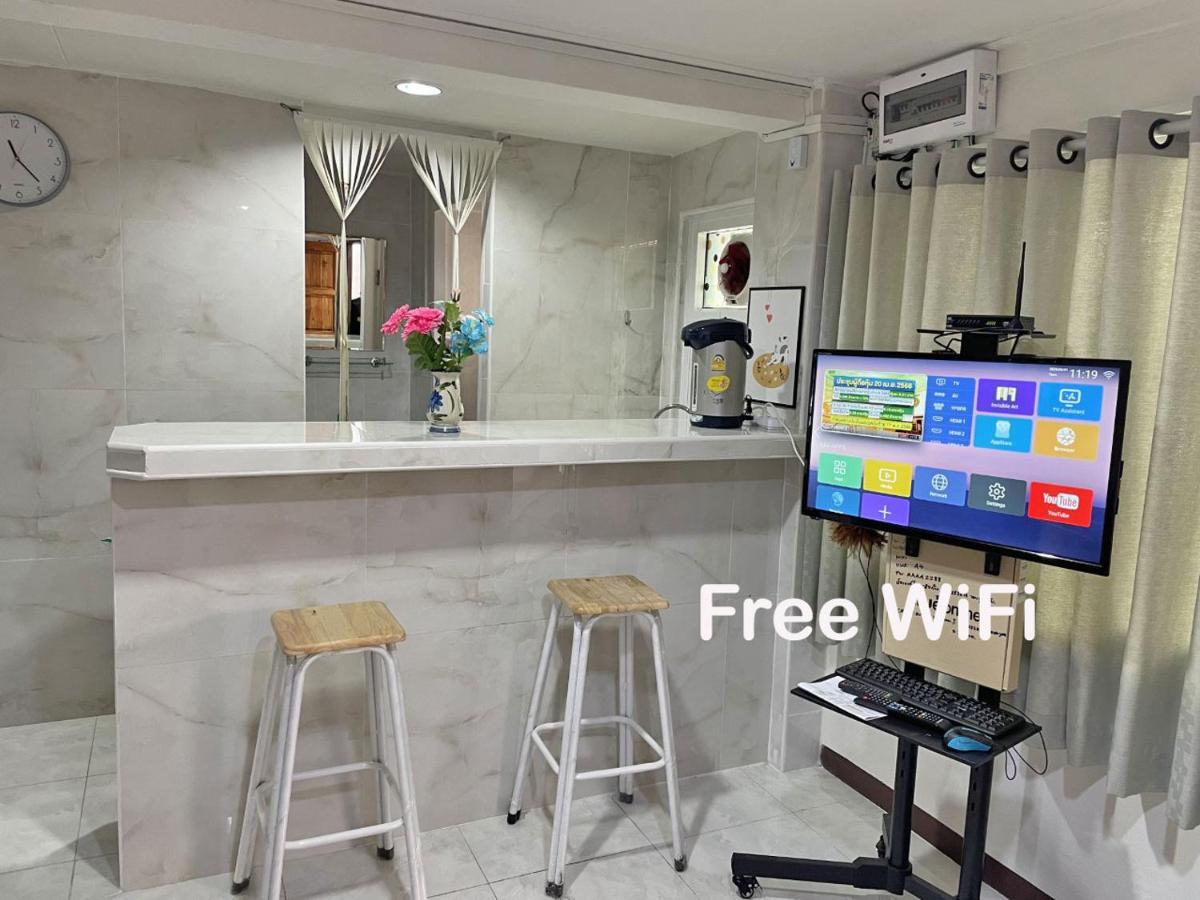 Apartment A4 Dindaeng Bangkok Bagian luar foto